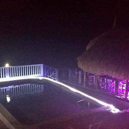 Las Olas Beach House Westpunt Bagian luar foto